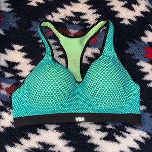 VS Sport Sports Bra